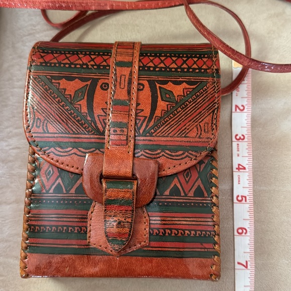 Vintage - Hand Painted Leather Hard Case Crossbody bag. Button Closure. - Picture 2 of 8